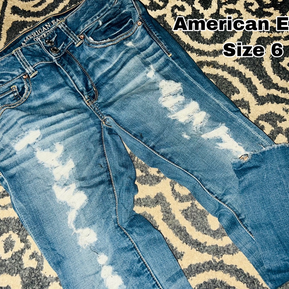 American Eagle Outfitters Women's Light Blue Ripped Skinny Jeans